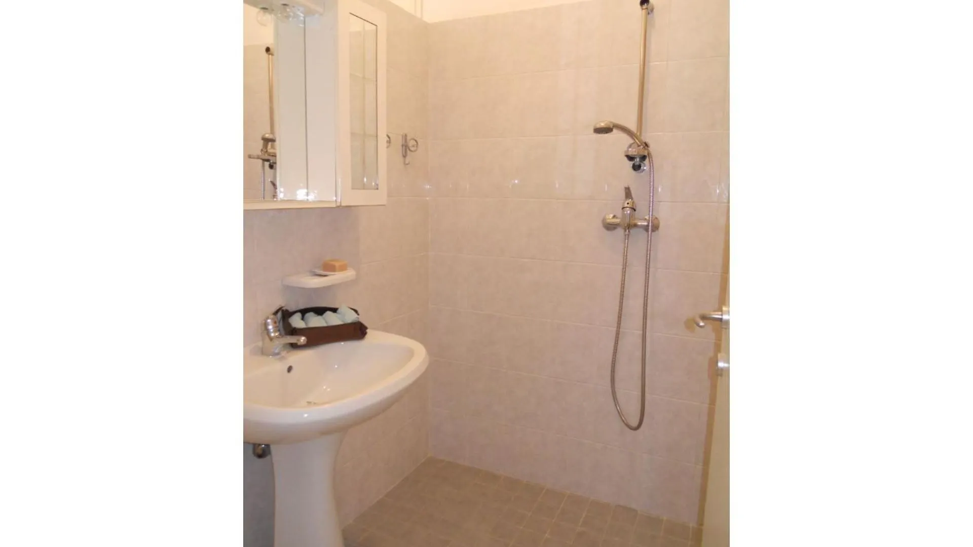 Condominio Carina Бибионе 0*,
