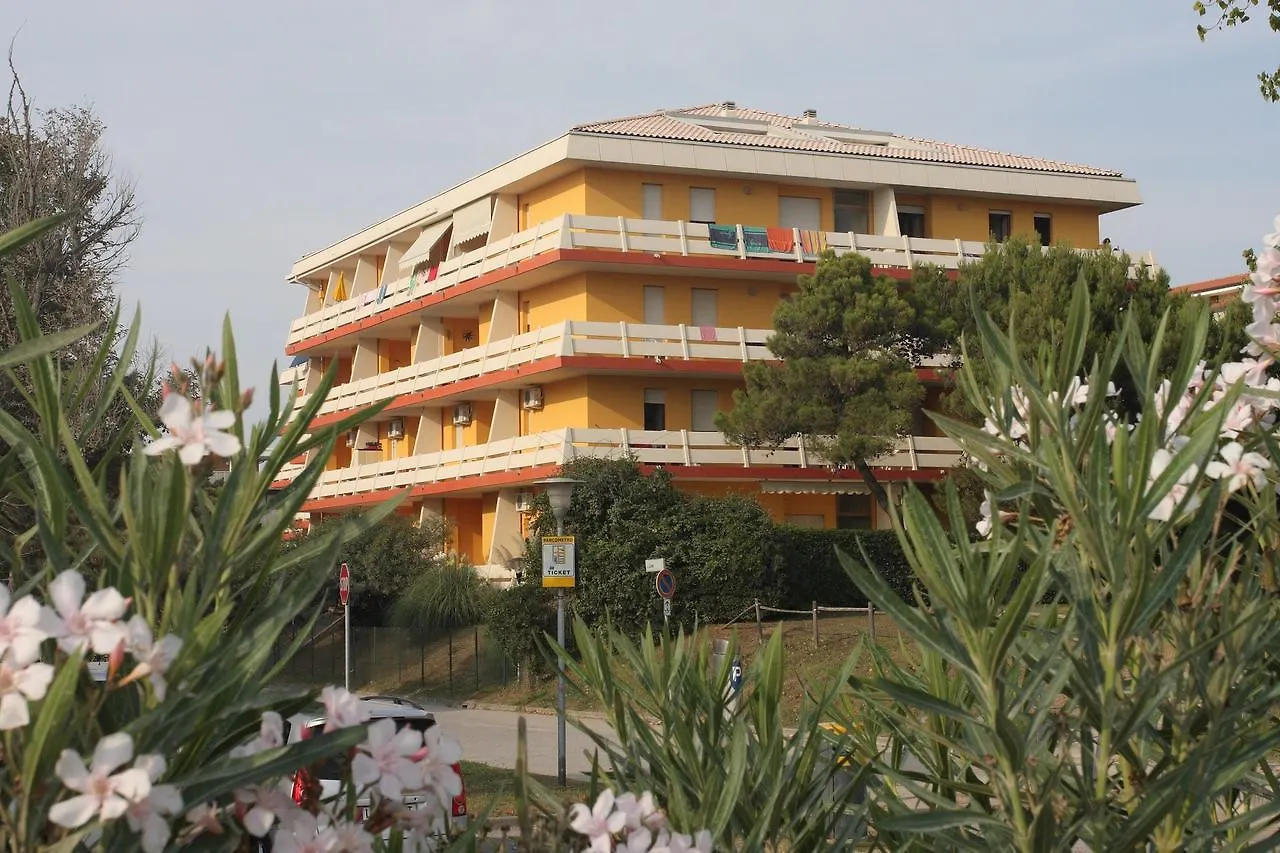 Condominio Carina Бибионе